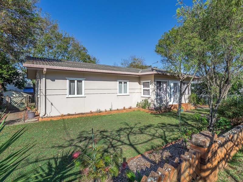 1 DEANS STREET, Clontarf QLD 4019