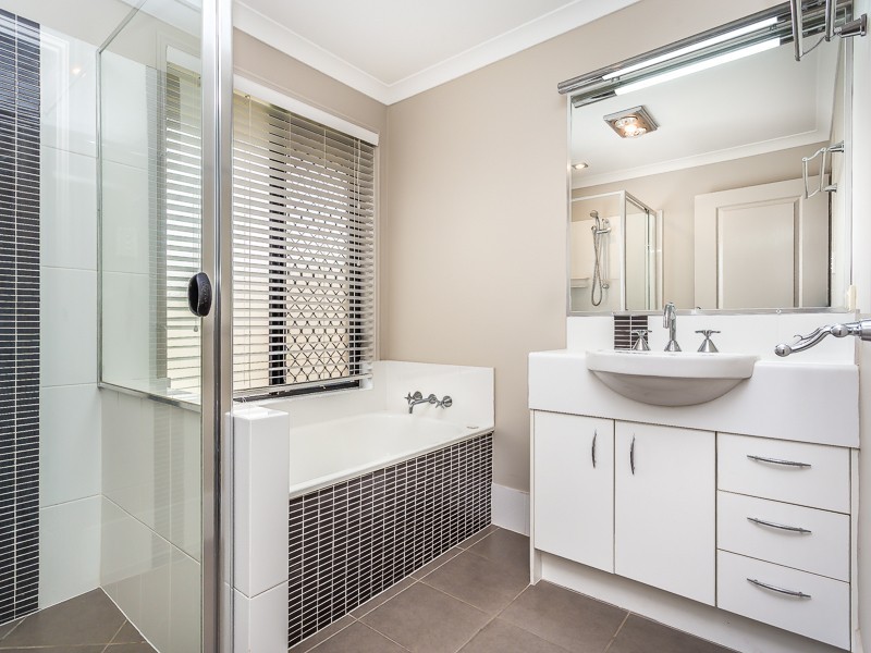 33 TRANQUILITY DRIVE, Rothwell QLD 4022