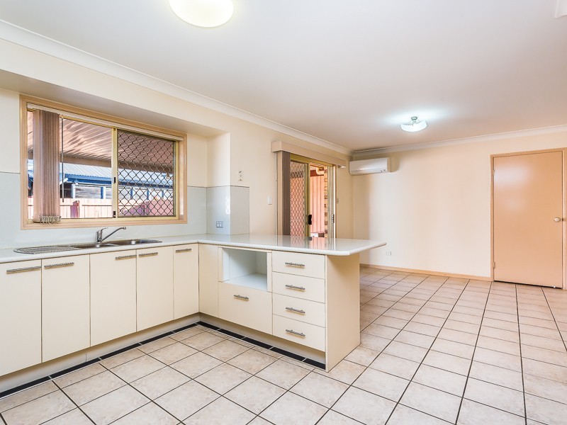 2/41 HIGGS STREET, Rothwell QLD 4022