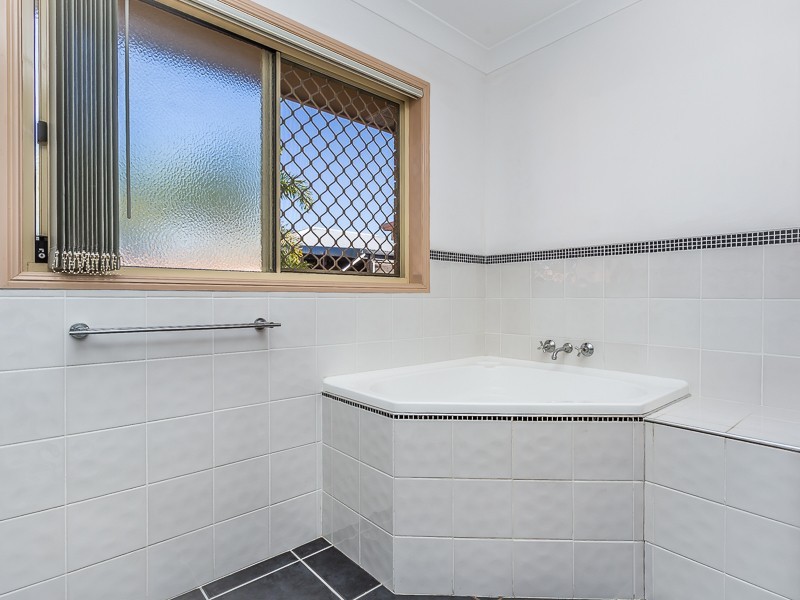 2/41 HIGGS STREET, Rothwell QLD 4022