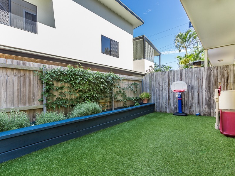2/18 GEORGINA ST, Woody Point QLD 4019
