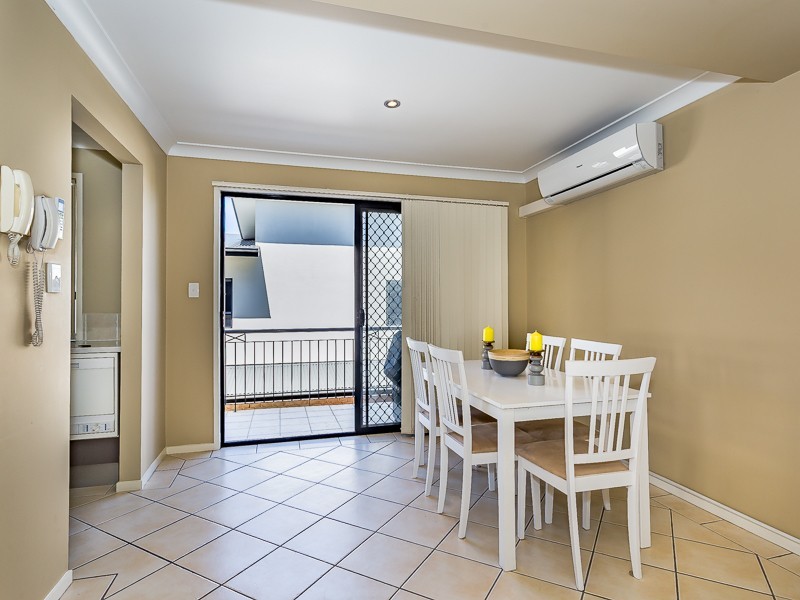 2/18 GEORGINA ST, Woody Point QLD 4019