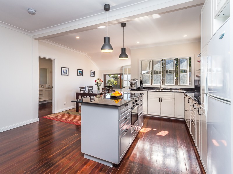 34 COLLINS ST, Woody Point QLD 4019