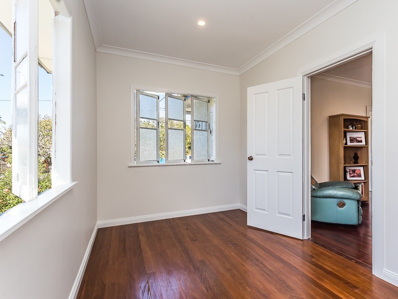 34 COLLINS ST, Woody Point QLD 4019