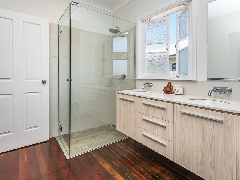 34 COLLINS ST, Woody Point QLD 4019