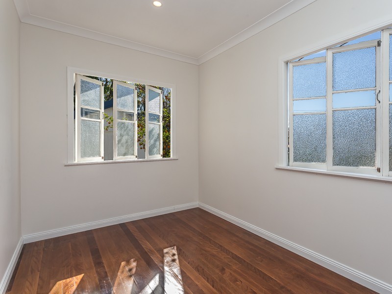 34 COLLINS ST, Woody Point QLD 4019