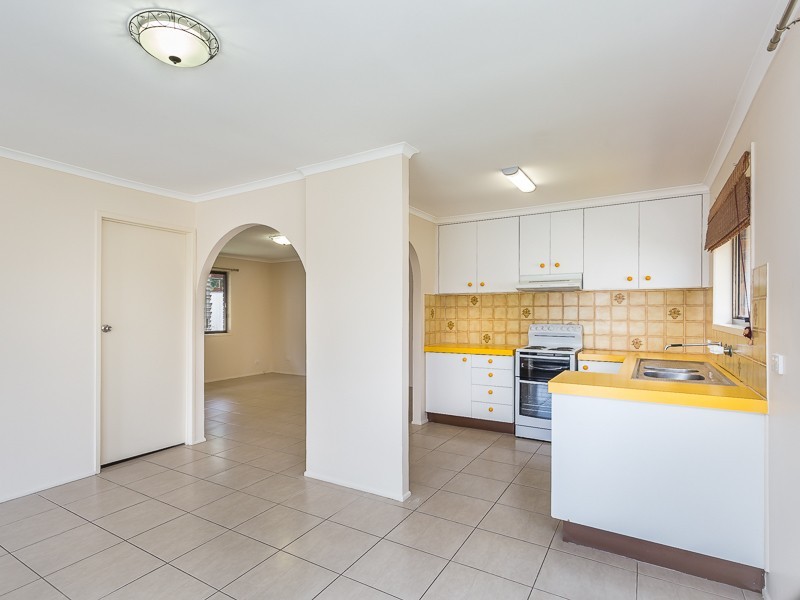 28 ROBERTSON AVE, Margate QLD 4019