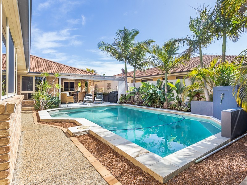 16 WALSH STREET, Redcliffe QLD 4020