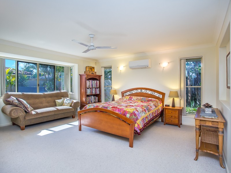16 WALSH STREET, Redcliffe QLD 4020