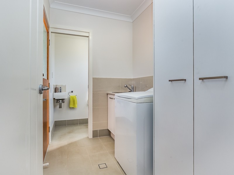 27B CENTRAL AVE, Scarborough QLD 4020