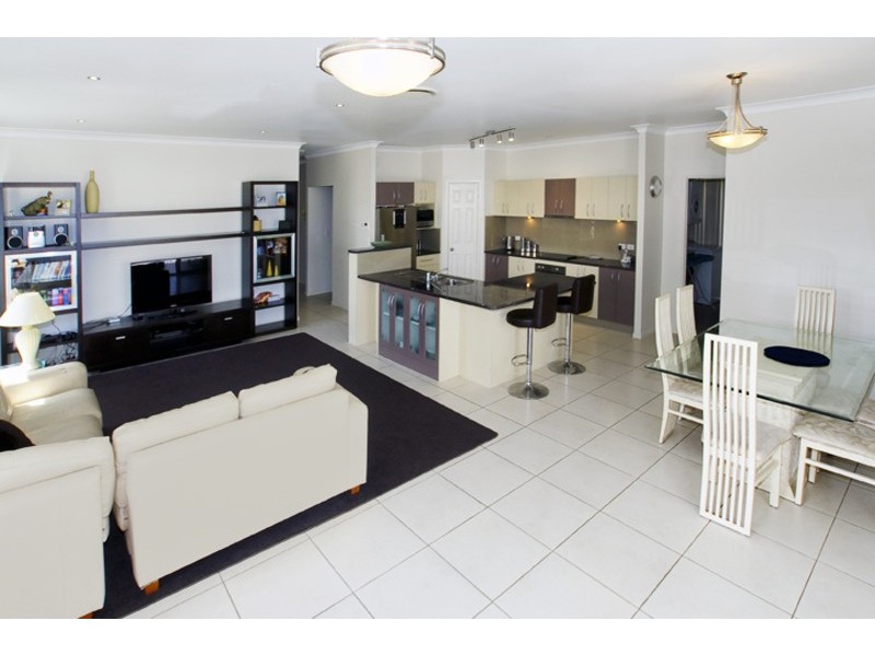 4 SKANDIA COURT, Newport QLD 4020