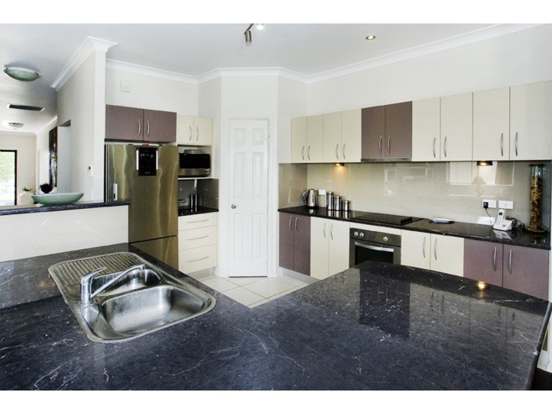 4 SKANDIA COURT, Newport QLD 4020