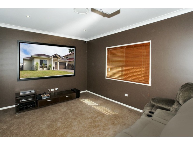 4 SKANDIA COURT, Newport QLD 4020