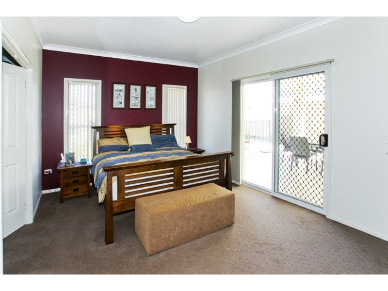 4 SKANDIA COURT, Newport QLD 4020