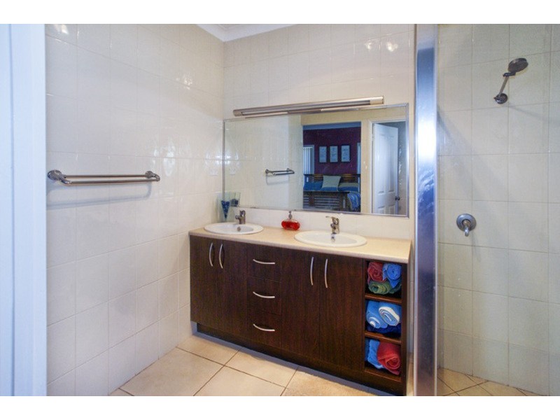 4 SKANDIA COURT, Newport QLD 4020