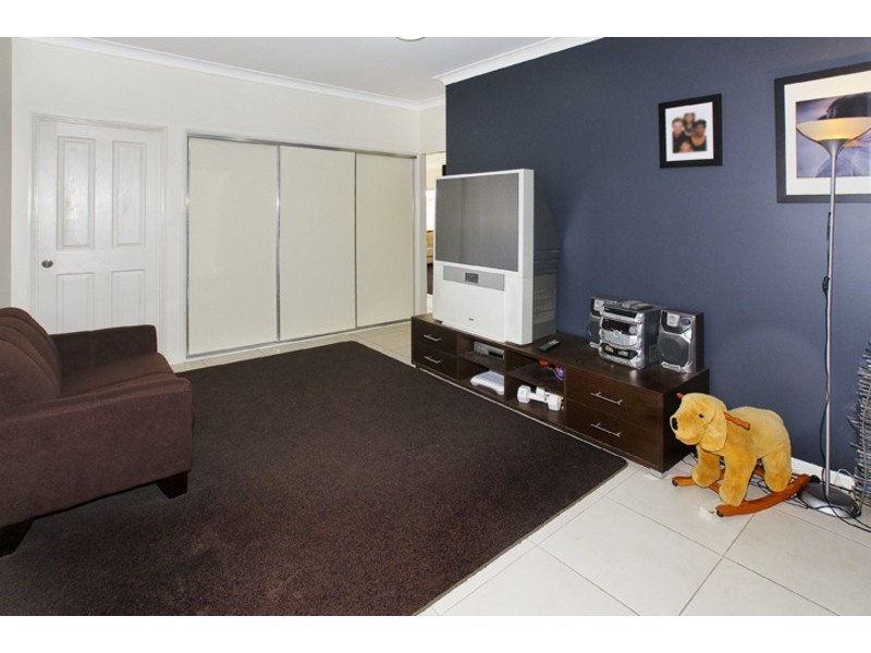 4 SKANDIA COURT, Newport QLD 4020