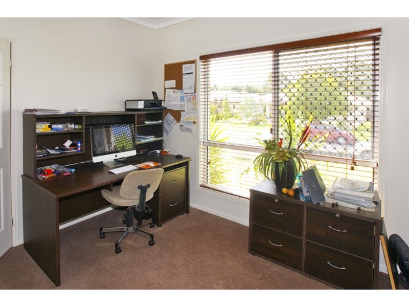 4 SKANDIA COURT, Newport QLD 4020