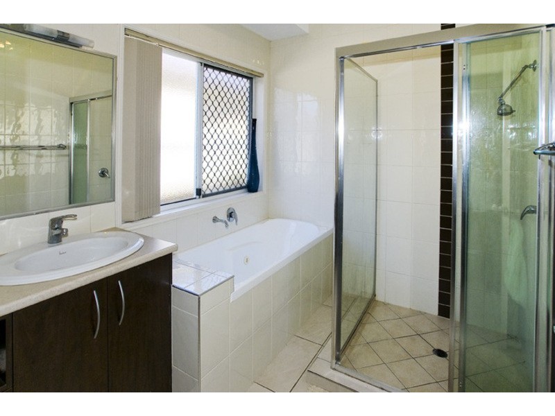 4 SKANDIA COURT, Newport QLD 4020