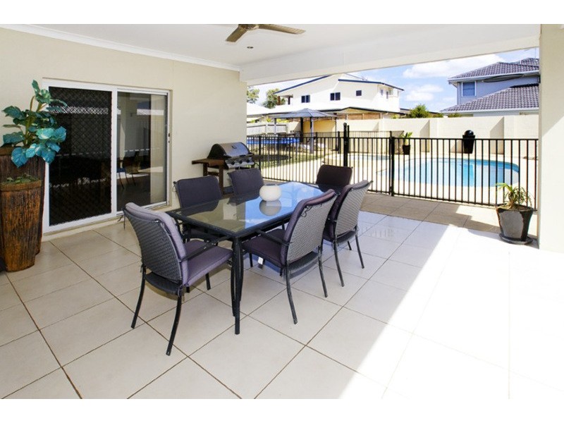 4 SKANDIA COURT, Newport QLD 4020