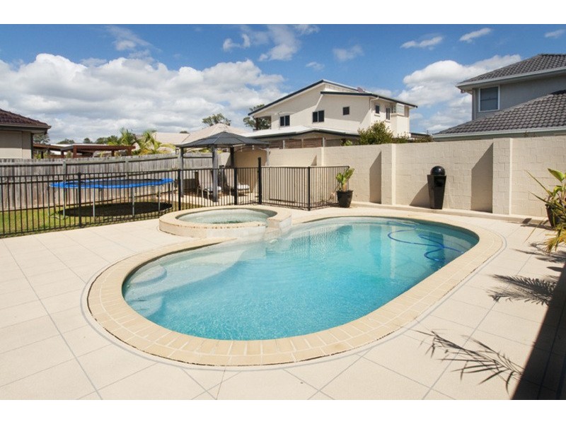 4 SKANDIA COURT, Newport QLD 4020