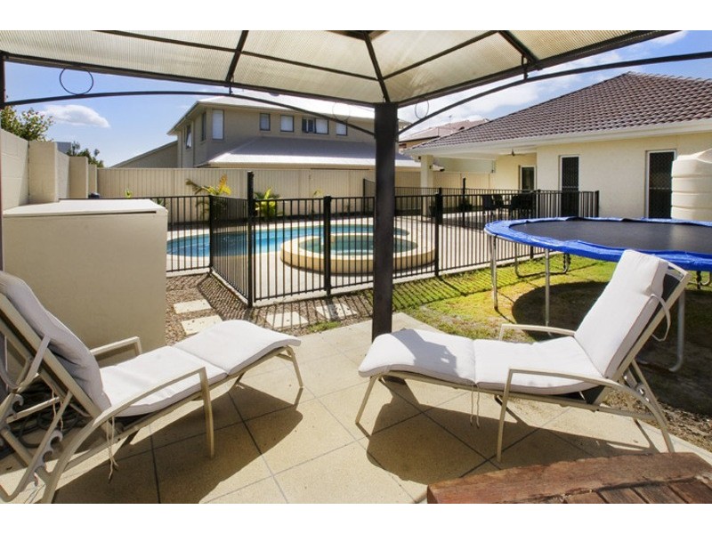 4 SKANDIA COURT, Newport QLD 4020