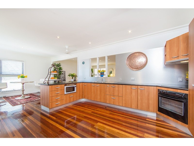 42 CENTRAL AVENUE, Scarborough QLD 4020