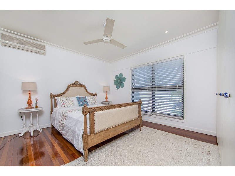 42 CENTRAL AVENUE, Scarborough QLD 4020