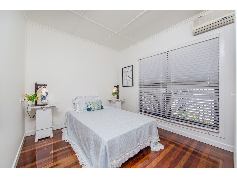 42 CENTRAL AVENUE, Scarborough QLD 4020