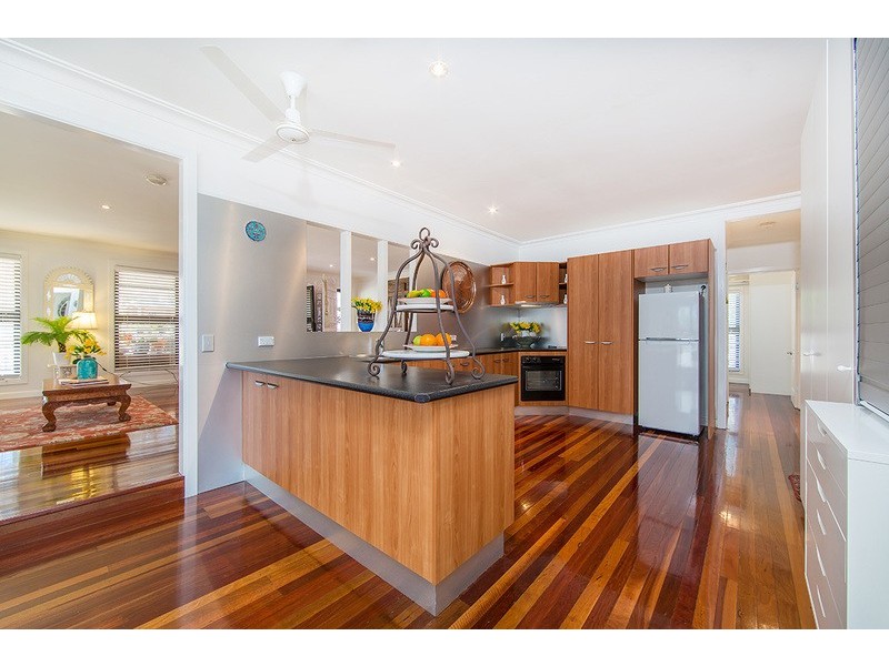 42 CENTRAL AVENUE, Scarborough QLD 4020