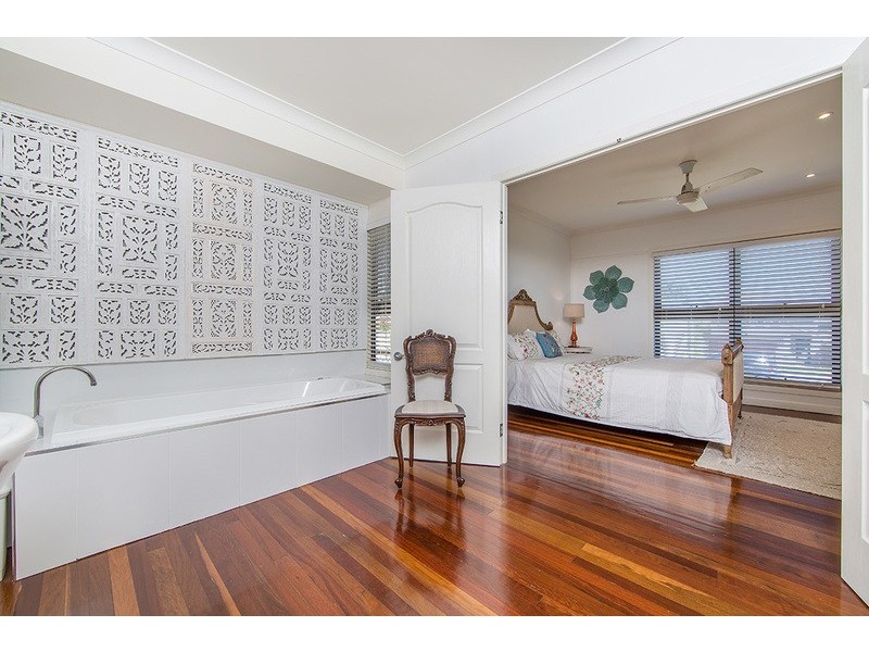 42 CENTRAL AVENUE, Scarborough QLD 4020