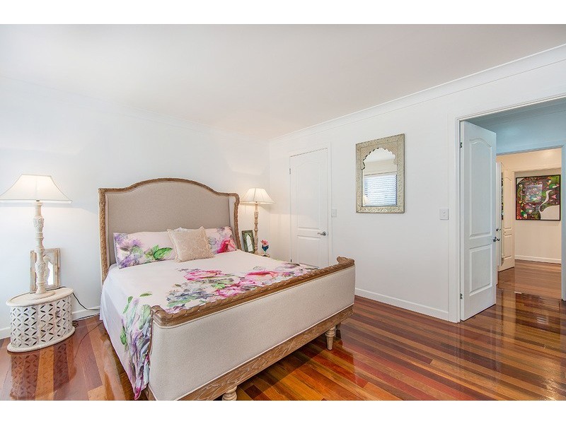 42 CENTRAL AVENUE, Scarborough QLD 4020