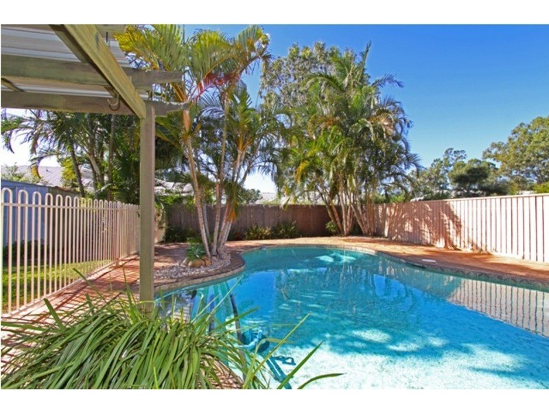 30 LA SALLE DRIVE, Newport QLD 4020