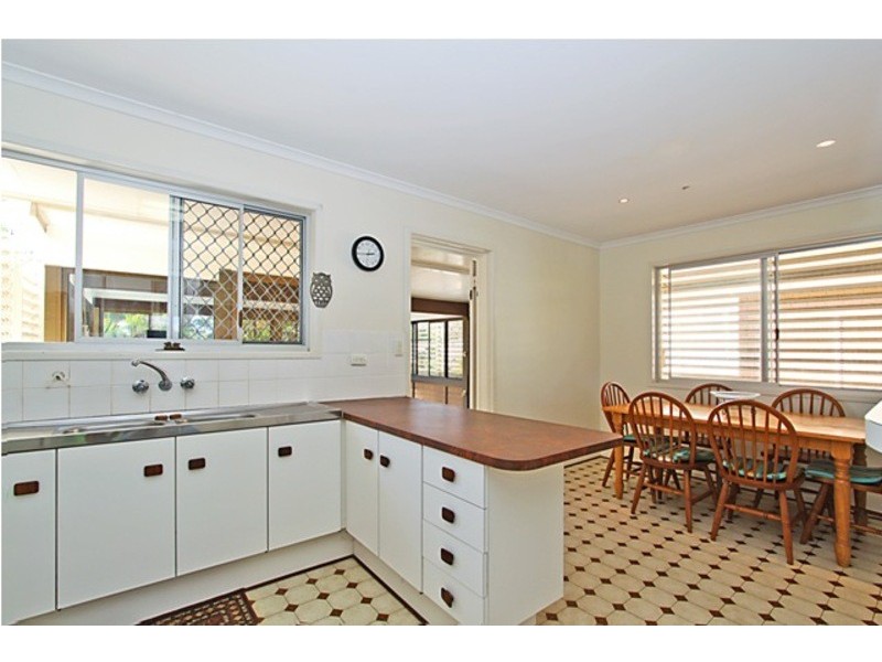 30 LA SALLE DRIVE, Newport QLD 4020