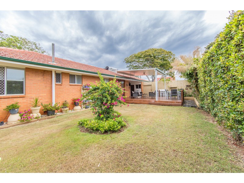 106  KING ST, Woody Point QLD 4019