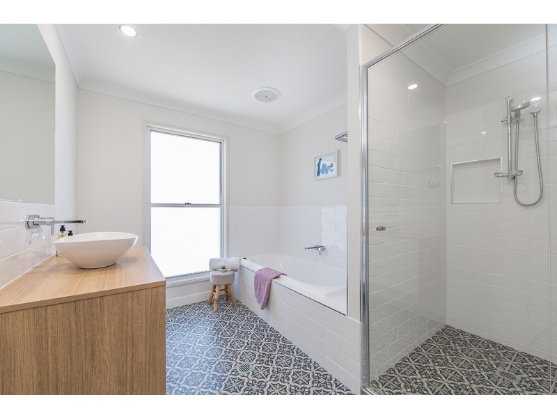 3 BRADLEY RD, Clontarf QLD 4019