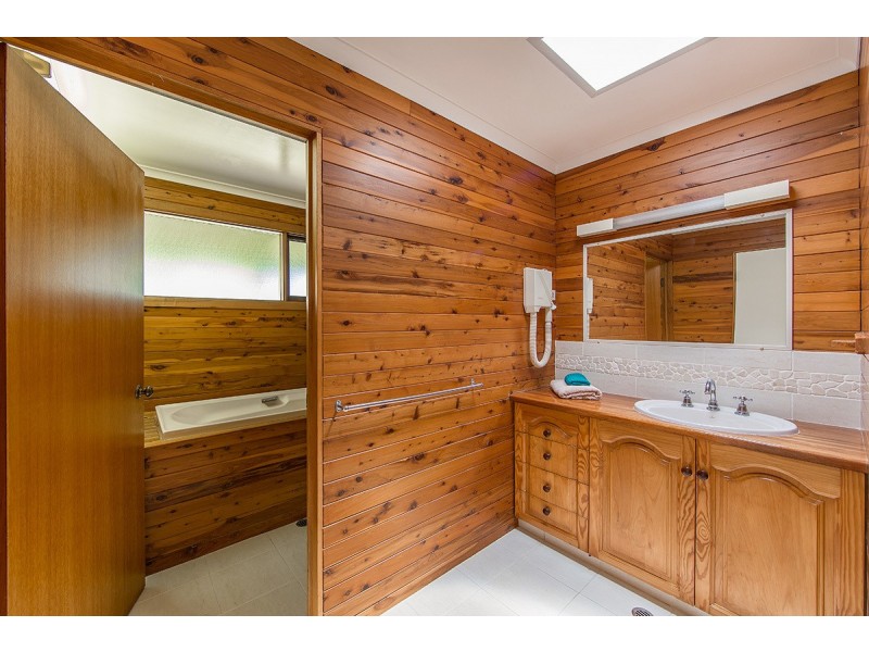 19 VISTA CRT, Newport QLD 4020