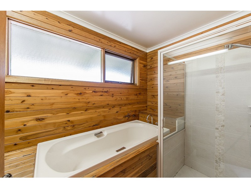 19 VISTA CRT, Newport QLD 4020