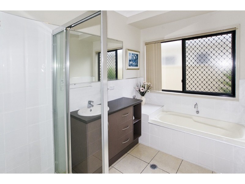 12 SKANDIA COURT, Newport QLD 4020