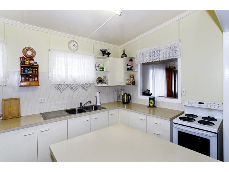 16 HIGLETT STREET, Scarborough QLD 4020
