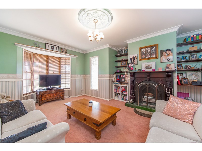 8 OAKMONT ST, Rothwell QLD 4022