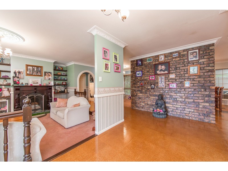 8 OAKMONT ST, Rothwell QLD 4022