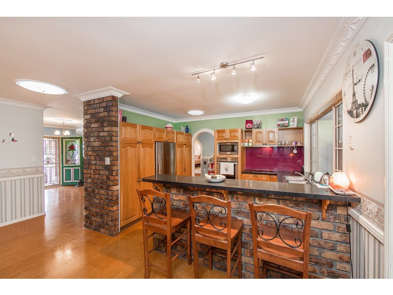 8 OAKMONT ST, Rothwell QLD 4022