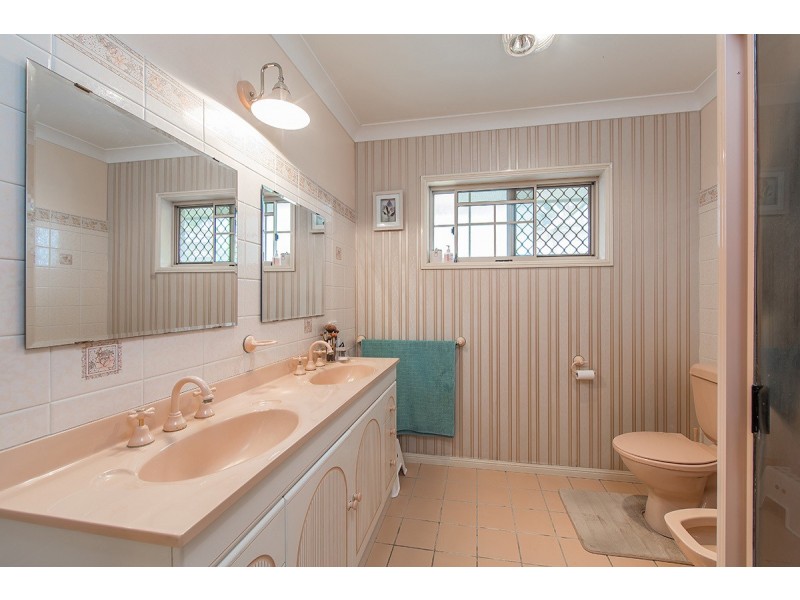 8 OAKMONT ST, Rothwell QLD 4022