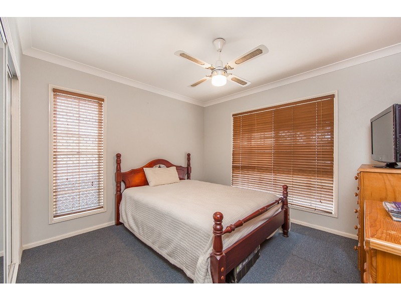 8 OAKMONT ST, Rothwell QLD 4022