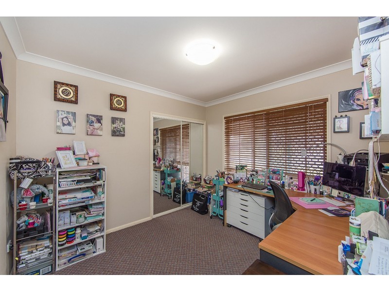 8 OAKMONT ST, Rothwell QLD 4022