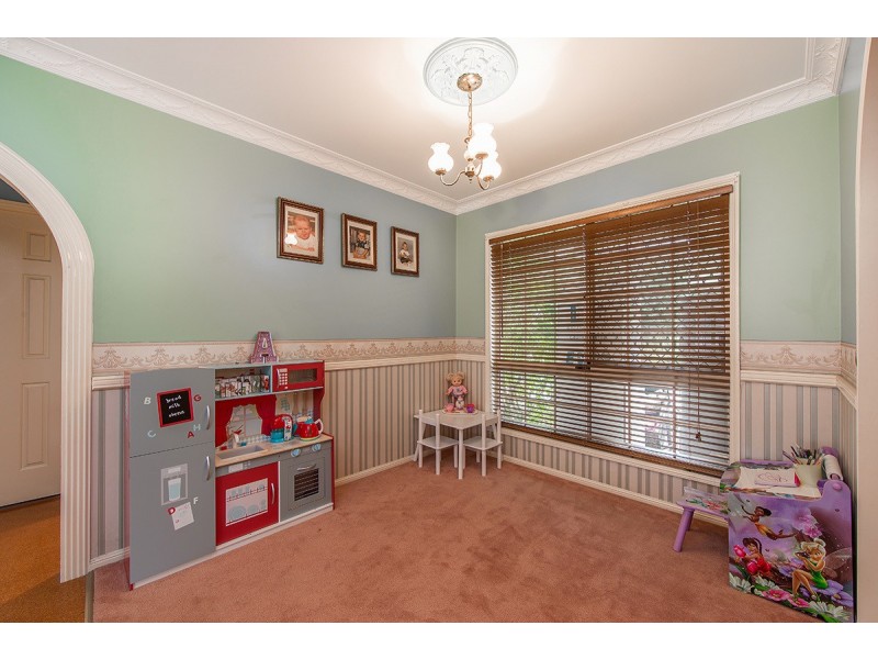 8 OAKMONT ST, Rothwell QLD 4022