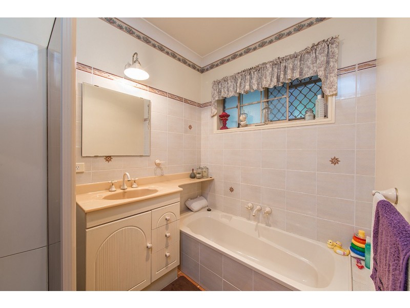 8 OAKMONT ST, Rothwell QLD 4022