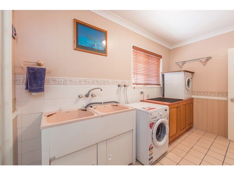 8 OAKMONT ST, Rothwell QLD 4022