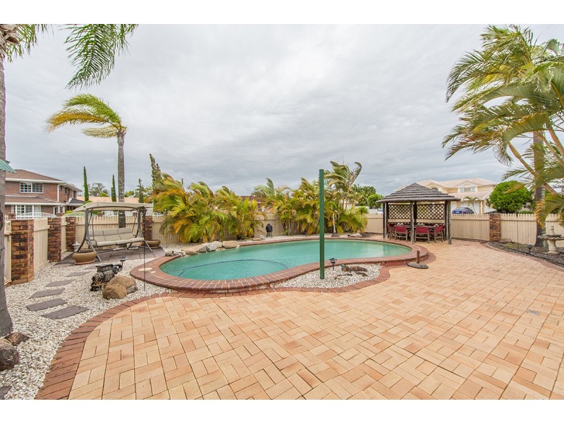 8 OAKMONT ST, Rothwell QLD 4022