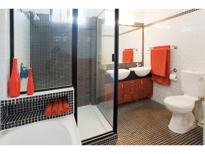 21 GRIFFITH ROAD, Scarborough QLD 4020